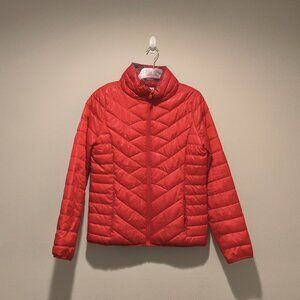 So RED PUFFER, REVERSIBLE TO RED/BLUE/WHITE SIZE M